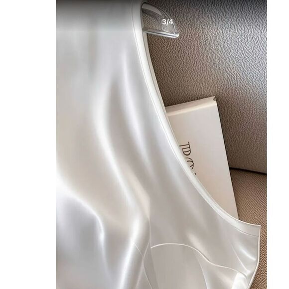 Lovely Cream Sleeveless Blouse w/ Tie at Front Medium NWOT - Picture 3 of 8